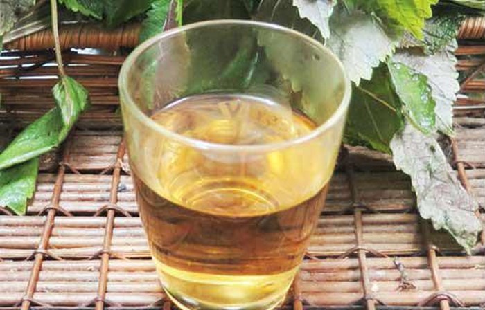 nước ép lá tía tô với chanh và mật ong